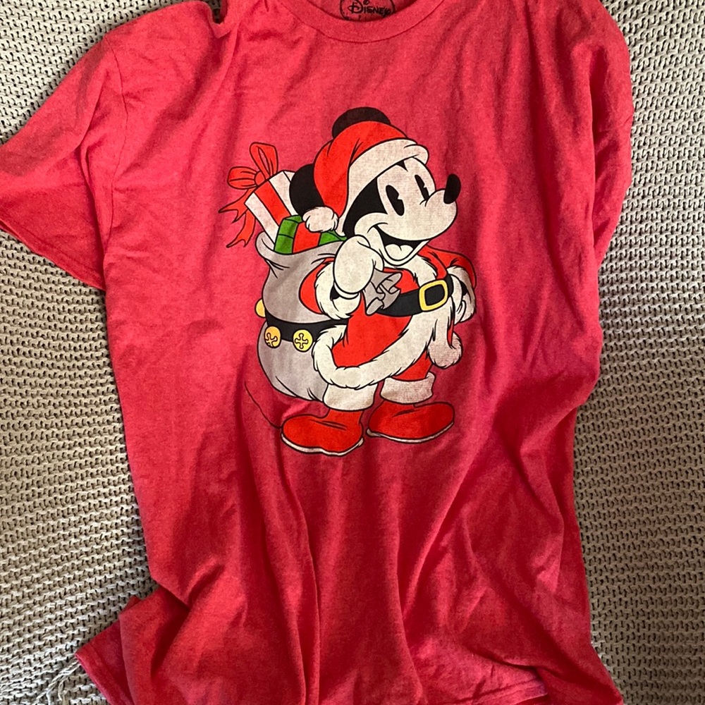 Mens Mickey NWT red tshirt.